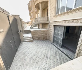 Badam Apartments parkinqə giriş və həyət, Badamdar