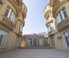 Badam Apartments binasının xarici görünüşü